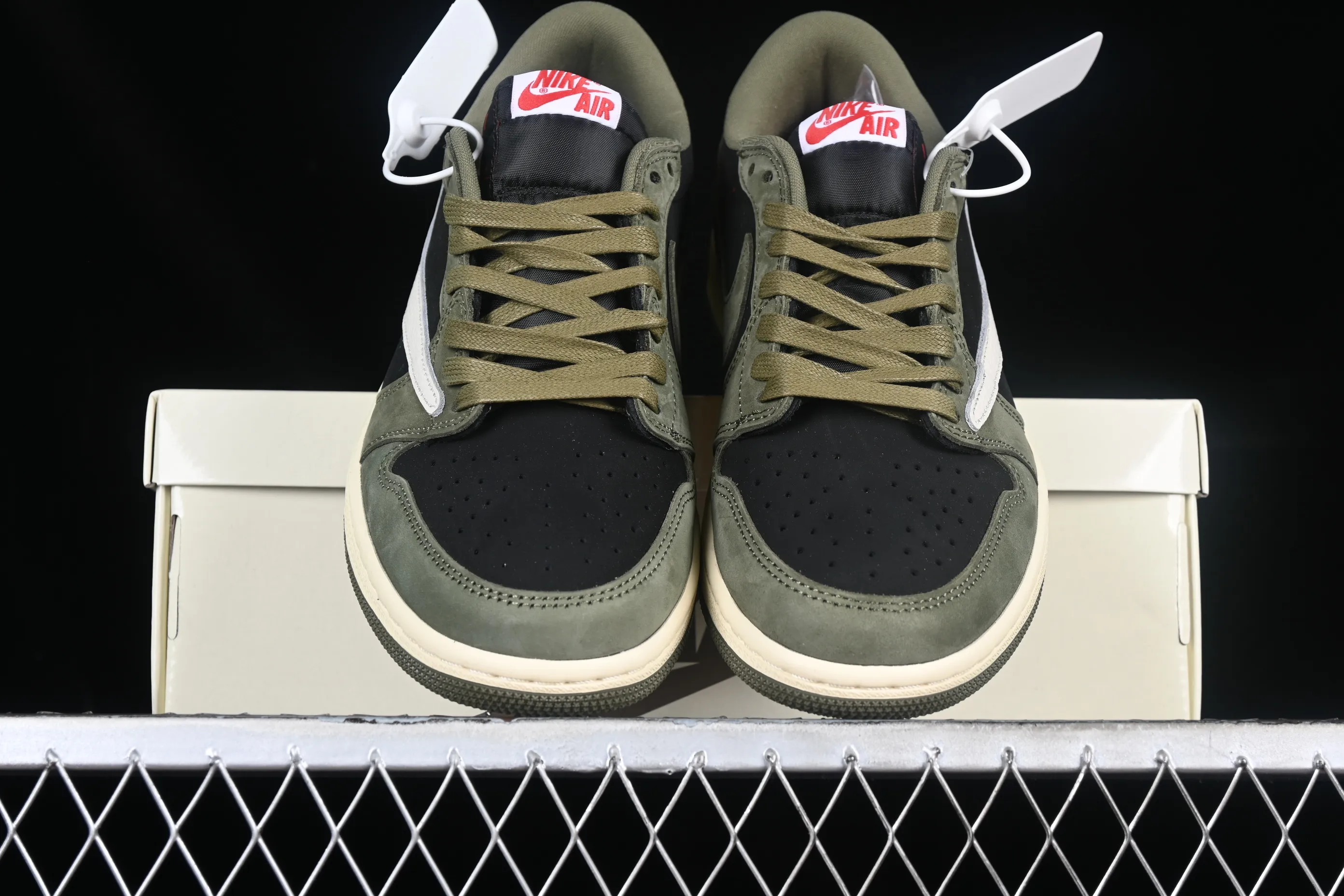 All categories Air Jordan Jordan series basketball shoes Air Jordan 1 Low P version Travis Scott x Air Jordan 1 Low OG AJ1 Joe 1 undercut low DM7866-002